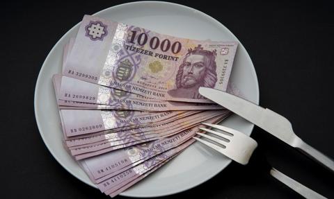 Coraz więcej Wegrów obwinia UE o wzrost cen żywności