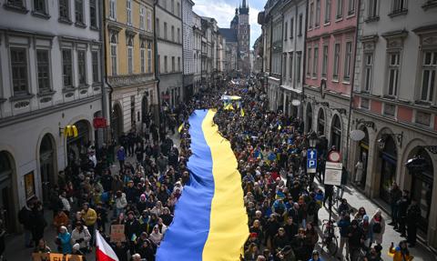 W wielu miastach w Polsce marsze i wiece w drugą rocznicę pełnoskalowej rosyjskiej inwazji na Ukrainę