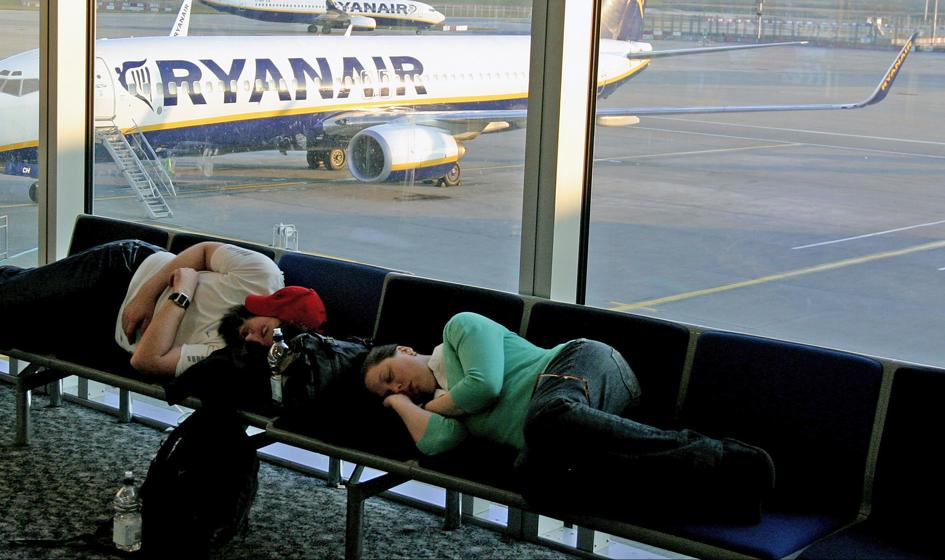 Polscy pasażerowie oddają w prezencie liniom lotniczym prawie cztery dni swojej pracy