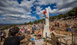 Profanacja w Medjugorje. Na zniszczonym posągu pojawiły się polskie napisy