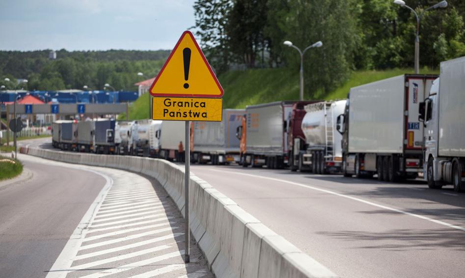 Adamczyk: Udrożniono przejścia graniczne z Ukrainą. Kierowcy nie będą już czekali w kolejkach po kilka dni