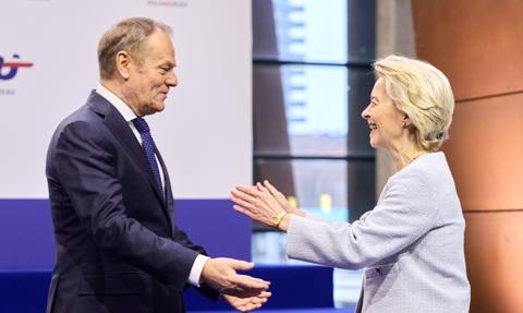 Koniec jednomyślności w UE? Tusk hamuje zapędy von der Leyen