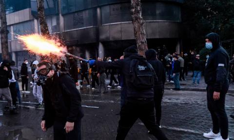 Tirana płonie, a premier mówi: Nie ustąpię! W tle bunt studentów i kurort zięcia Trumpa