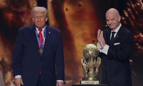 Trump z pokojową nagrodą... FIFA. "To przekracza granice parodii"