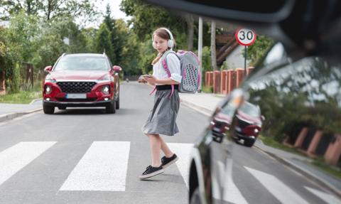 Złamana ręka na w-fie albo wybuch na chemii. NNW szkolne ważniejsze od piórnika