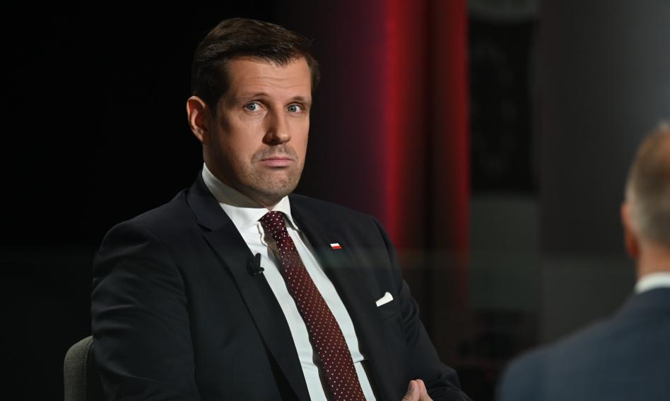 Premier chwali pracę PKW, lecz poseł PiS zarzuca jej upolitycznienie