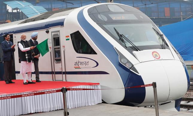 Ceremonia inauguracji użytkowania najszybszego pociągu w Indiach z udziałem premiera Narendra Modi.