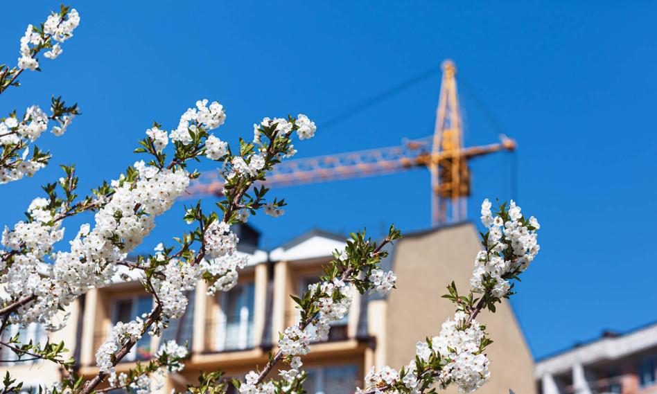 Pozorny powiew wiosny na budowach mieszkań