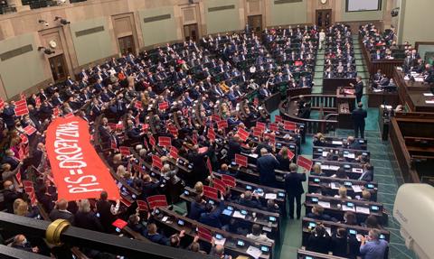 Budżet 2021 w Sejmie. PiS chwali jego wykonanie, opozycja przeciw udzieleniu absolutorium
