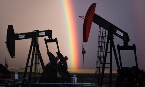 Ceny ropy nieznacznie rosną. Zbliża się spotkanie krajów OPEC+ ws. ustalenia polityki dostaw surowca