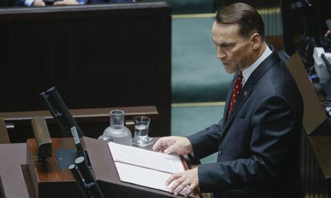 „Europa może umrzeć”. Sikorski w Sejmie ostrzega przed paraliżem wobec Rosji