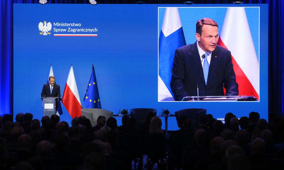 Sikorski określa Bałtyk miejscem przepychanek. "Nie wolno nam wejść w tę pułapkę"