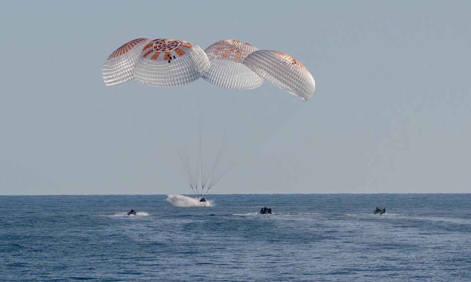 Astronauci z ISS wrócili na Ziemię. Trump: Zapłacę im za nadgodziny