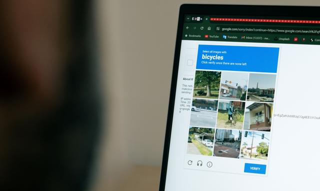 Pieniądze Polaków w niebezpieczeństwie. Oszustwa na reCAPTCHA rosną w siłę