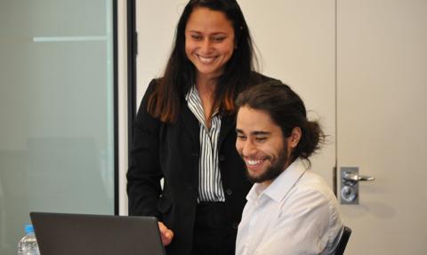 Badanie: połowa młodych ludzi chce pracować na etacie