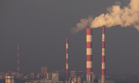 Emisja CO2 w UE znowu w górę. Energetyka napędza wzrost