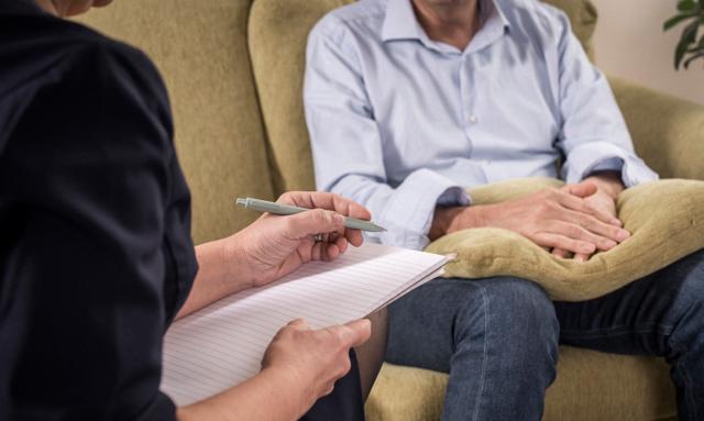 Pieniądze wyrzucone w błoto? Nie każdy psychoterapeuta jest psychologiem