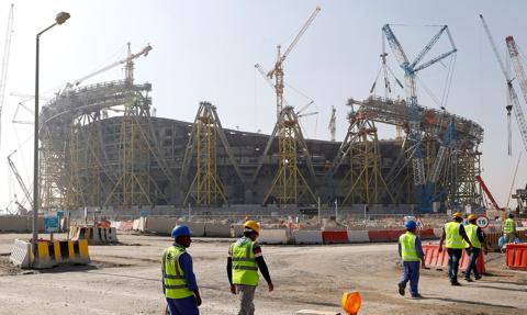 W Katarze zmarło ponad 6,5 tys. robotników z Azji Płd. budujących stadiony na mundial