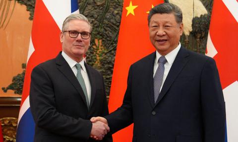 Koniec ośmioletniego zamrożenia, Starmer z wizytą u Xi. "Chcemy otwartego dialogu z ChRL"