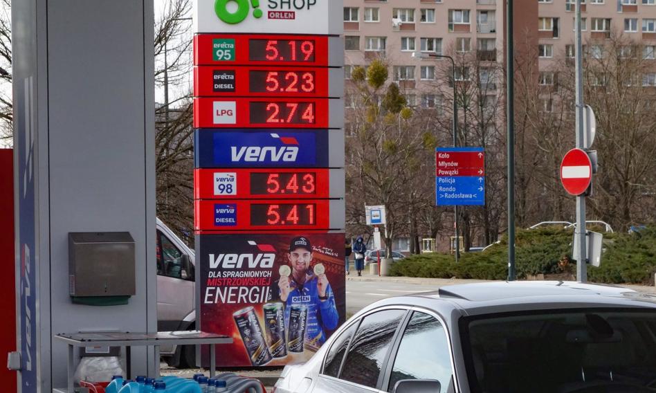VAT-owska ulga na stacjach. Rekordowy spadek cen paliw w Polsce