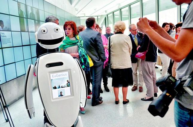 Zespół inżynierów z młodej, polskiej firmy General Robotics skonstruował robota-przewodnika. Ich EuGenius znalazł „zatrudnienie” w Muzeum Sztuki i Techniki Japońskiej Manggha w Krakowie.