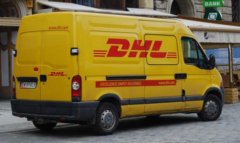 Kurs polskiej spółki załamał się przez DHL. Sprawa dotyczy paczek w Żabce