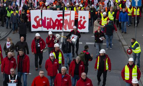Solidarność protestuje w Warszawie. Marsz przeciwko unijnej polityce klimatycznej