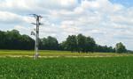 Słupy energetyczne i gazociągi na prywatnych działkach. Adwokat wyjaśnia, jak dochodzić swoich praw