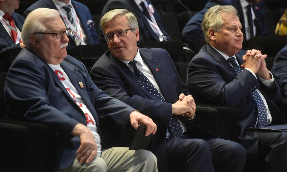 Byli prezydenci wezwali do zaprzestania szantażowania państw UE groźbą weta