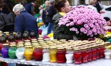 Sprzedaż zniczy bez firmy i ZUS? Tak, jeśli spełnisz te warunki