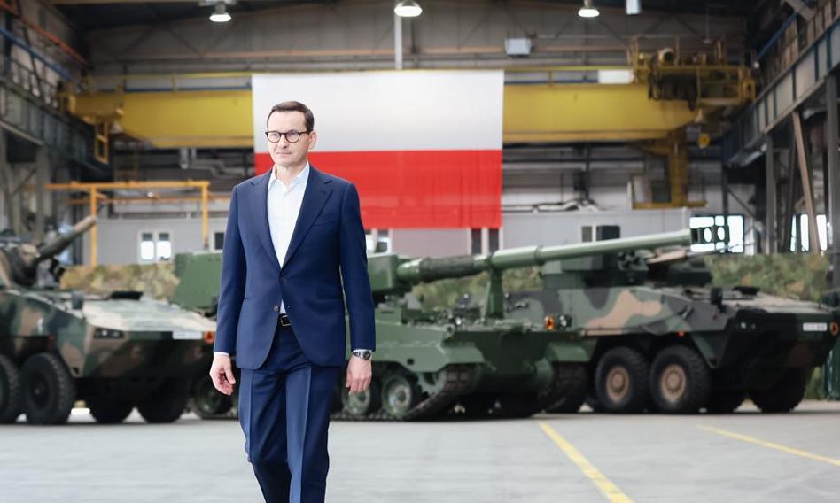 Premier Morawiecki: Rząd dokapitalizuje firmy zbrojeniowe kwotą 1,8 mld zł