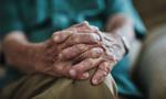 Awantura o bon senioralny. "Ratowanie wizerunku" kontra koniec chaosu