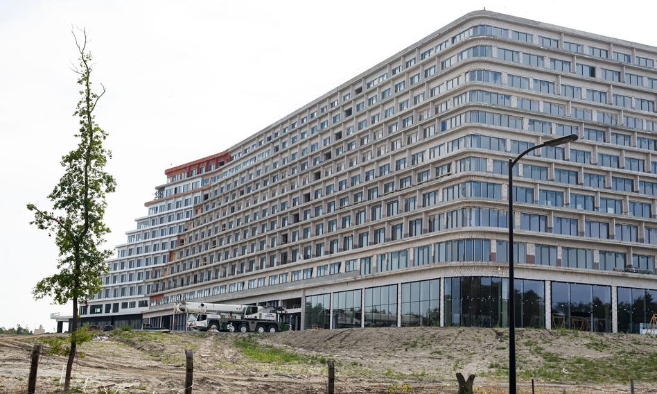 Największy hotel w Polsce złapał kolejne opóźnienie. Pierwsi goście dopiero w 2023 r.?