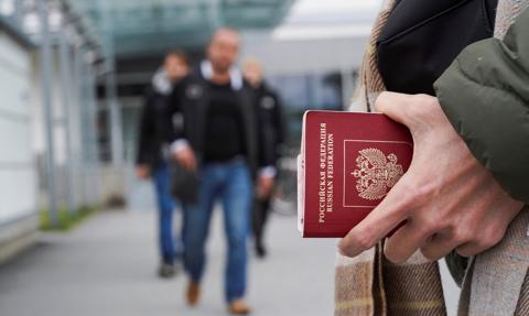 Rosjanie fałszują paszporty, by przedłużyć pobyt w strefie Schengen