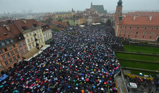 KGP: ok. 98 tys. osób uczestniczyło w 143 "czarnych protestach"