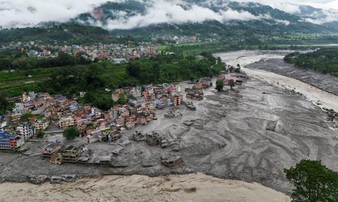 Katastrofalna powódź w Nepalu. Wciąż rośnie liczba zabitych i zaginionych