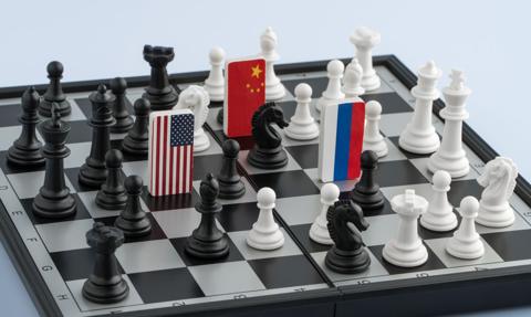 Eksperci: Rosja jest dla Chin użyteczna jako źródło surowców. Odwraca też uwagę USA