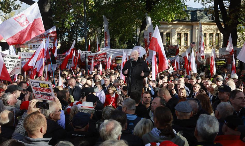 „Tu jest Polska”. Kaczyński i politycy PiS na proteście przed TK