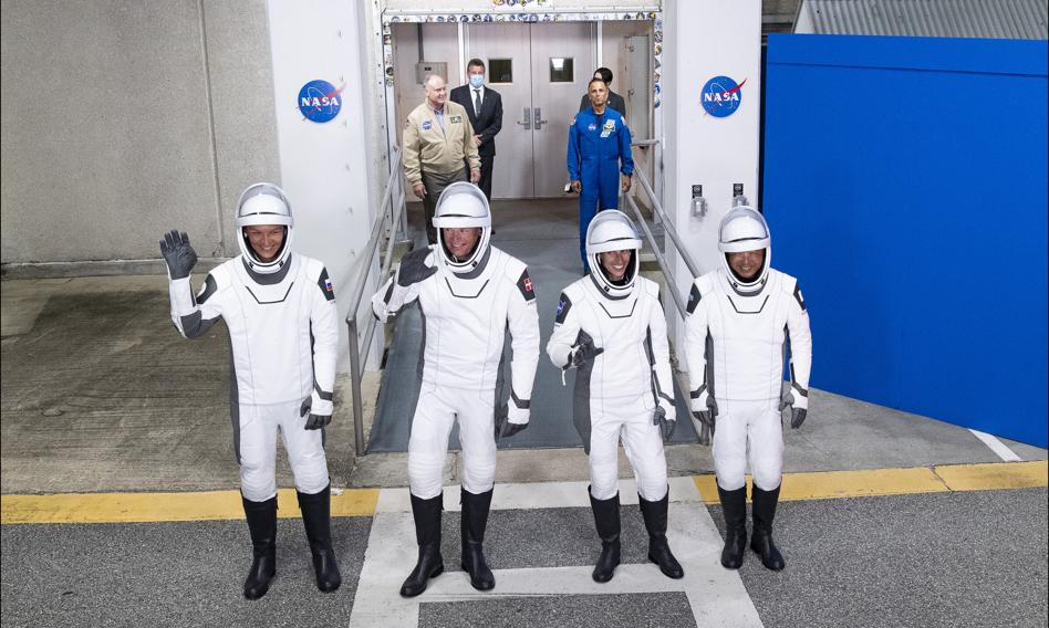 Statek SpaceX z czworgiem astronautów zadokował do Międzynarodowej Stacji Kosmicznej