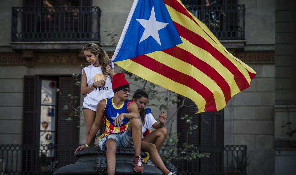 Święto Katalonii. Kilkadziesiąt tysięcy ludzi na ulicach Barcelony