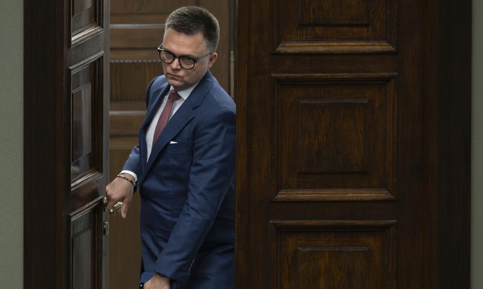 Powrót lidera na pierwszą linię. Hołownia na czele klubu Polski 2050
