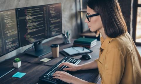 Coraz więcej kobiet w IT, choć wciąż niewiele programistek