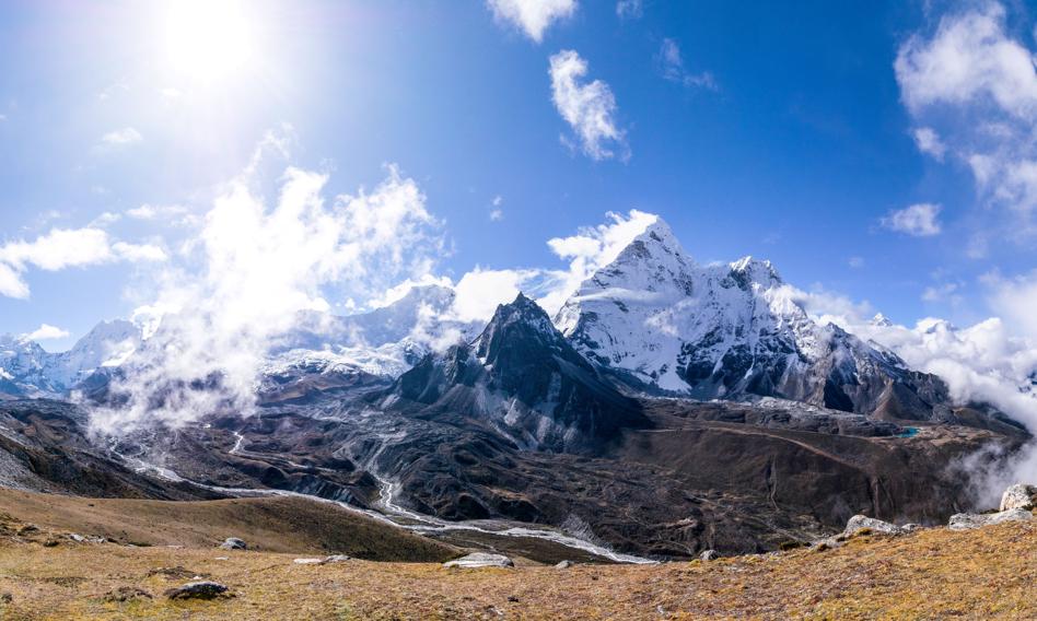 Góry w Nepalu straciły jedną trzecią lodu w ciągu ostatnich 30 lat. "Era paliw kopalnych musi się zakończyć"