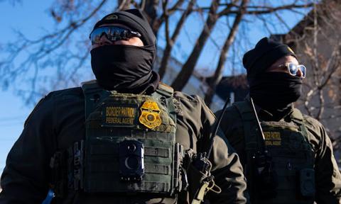 Kolejna krwawa akcja agentów ICE. „Strzelają do ludzi, a potem kłamią”