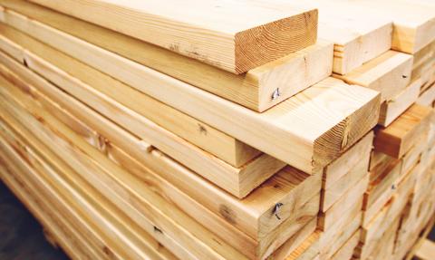 UE sprzeciwia się rosyjskim ograniczeniom na wywóz produktów z drewna