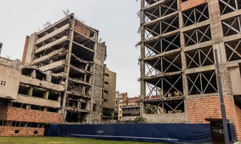 "Żywa tarcza" w Belgradzie. Tysiące Serbów przeciw inwestycji Kushnera