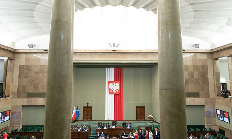 Ustawa umożliwiająca przekazanie dodatkowych środków dla JST w 2022 r. wraca do komisji