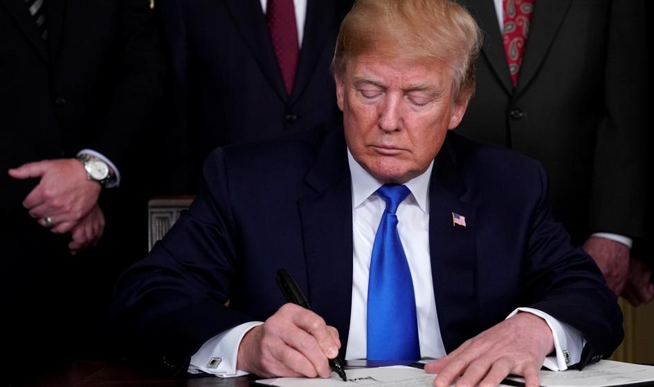 Trump nakłada cła na Chiny - azjatyckie giełdy zanurkowały