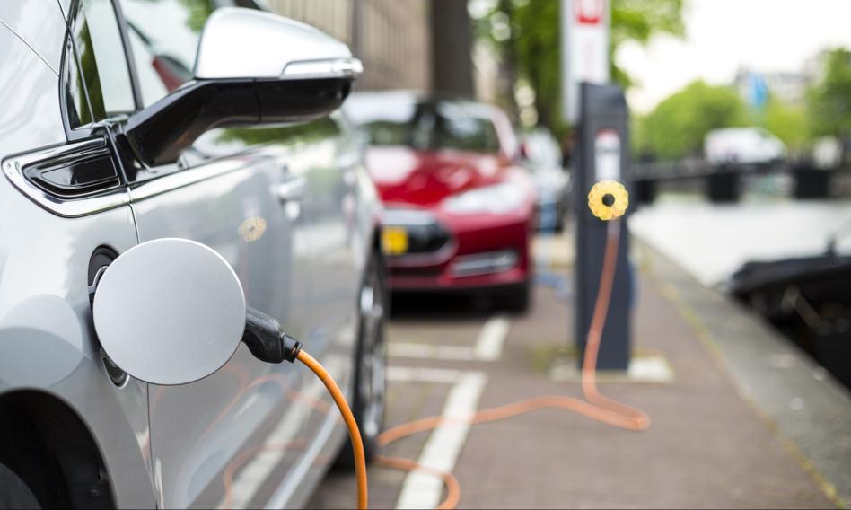 Rosnąca popularność "elektryków" podbije ceny OC. Na co mogą liczyć posiadacze takich aut w ramach ubezpieczenia?