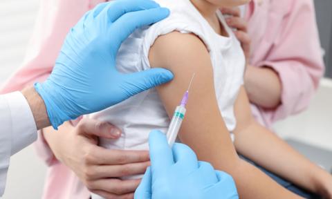 Obowiązkowe szczepienia przeciw HPV. MZ chce nimi objąć dzieci w wieku 9-15 lat
